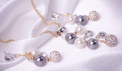 Elegant Pearl and Crystal Jewelry Set